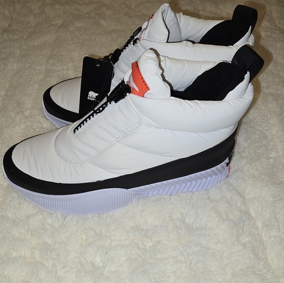 Sorel Women's Out 'N About Puffy Zip Waterproof Boot - Picture 5 of 10